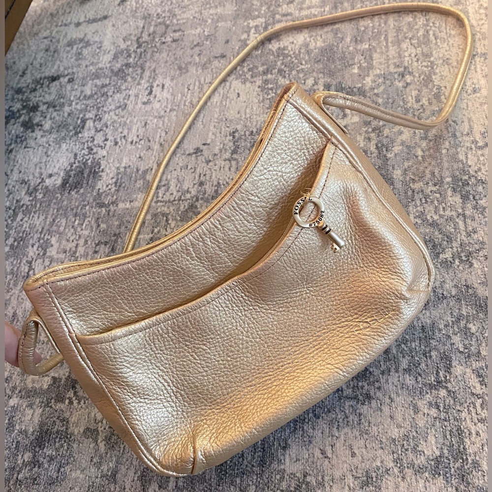 SALE! Fossil Gold Metallic Leather Crossbody Purse✨ GUC!!